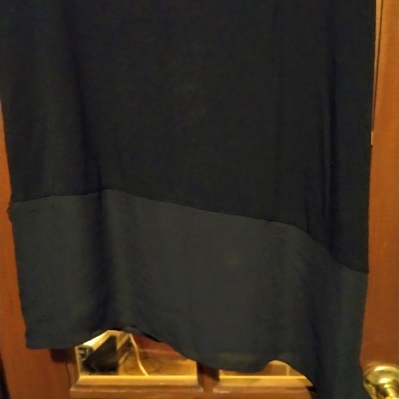 Vince Camuto Sleeveless Top with Chiffon-Like Hem Medium - Picture 3 of 3